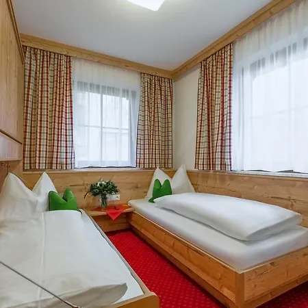 Гостьовий будинок Haus Am Dorfplatz 3*